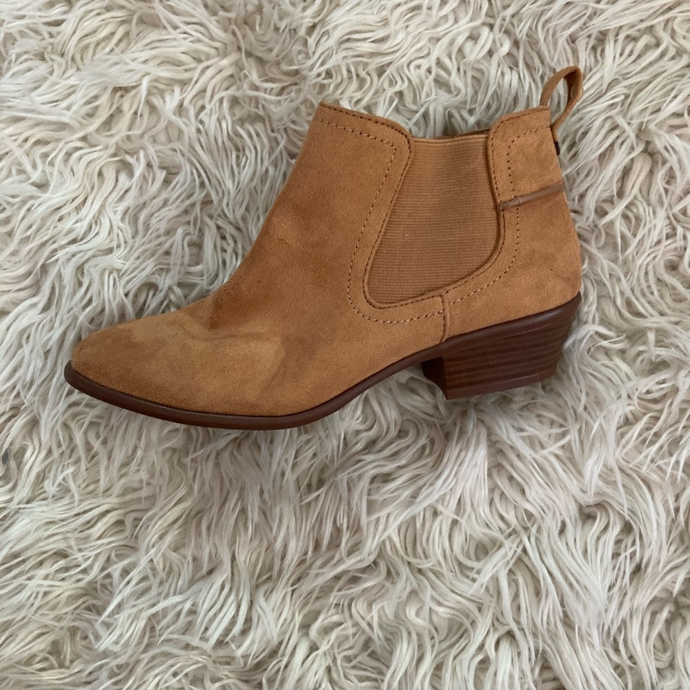 Tan suede ankle boots.